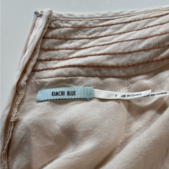 Urban Outfitter Kimchi Blue Trapunto Stitch Cross-Back Romper Beige Sz 6 - Picture 6 of 9